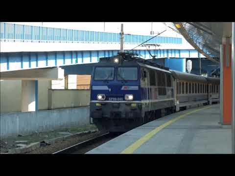 EP09-045 odjeżdża z peronu 5 stacji Kraków Główny z pociągiem pospiesznym nr IC3700 "Siemiradzki"