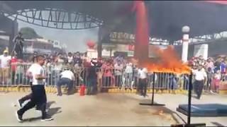 VIDEO Policía municipal quemado por mal salto del tigre en desfile - Cunduacán 2019