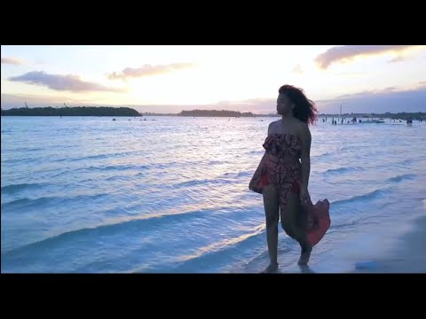 Vicky Carbonell  Yo soy una mujer (Version Salsa)  Video Oficial