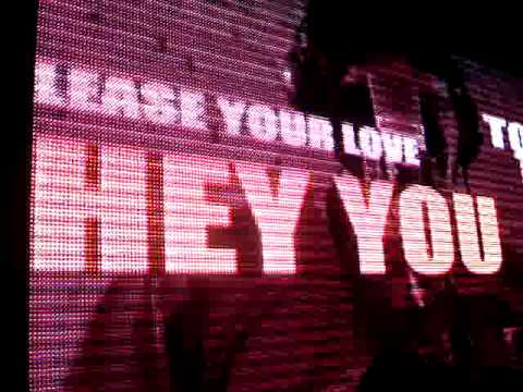 trecho da apresentação do SPYZER na Pacha -SP lançamento de Hey You