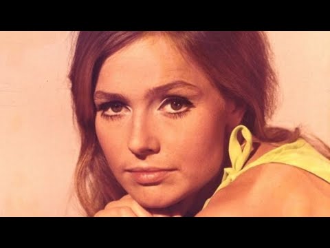 Sexy Photos of Eva Renzi | timeless album