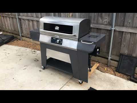 Cuisinart Woodcreek Pellet Grill - Easy Access to Main Components