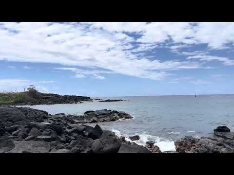 Ocean waves in Kona Hawaii