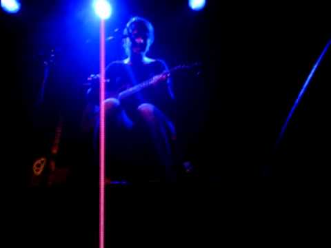 11/14 Banter: Kaki's jobs (being part of the blue man group) - Kaki King (live @ AB Brussels)
