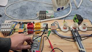 Download lagu How is it possible to have 400V in a schuko socket if we lose the neutral? Photovoltaics, ATS and... mp3