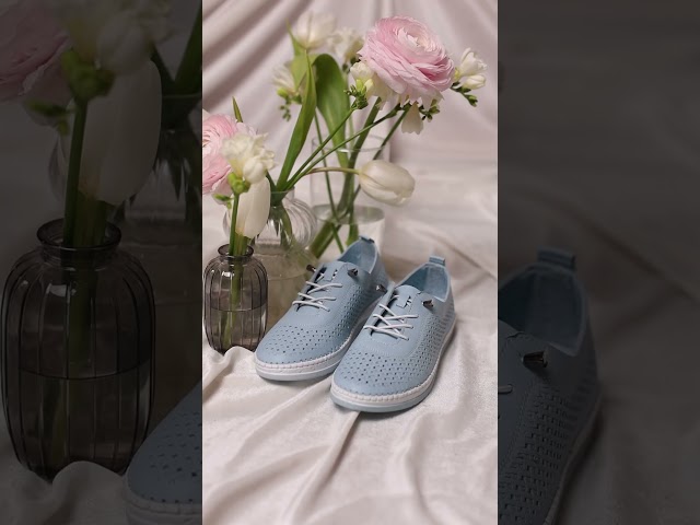 Чоботи жіночі шкіряні байка хутро 592641 Чорний Кеди жіночі шкіряні перфорація 594311 Блакитні