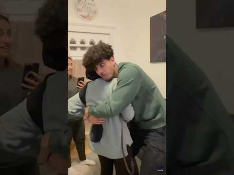 Her brother’s reaction to her pregnancy announcement is awesome ❤️