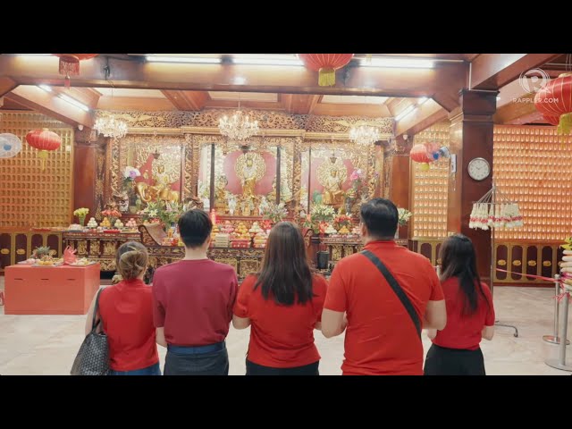 WATCH: For Chinese New Year, even Catholics visit this Manila Buddhist temple