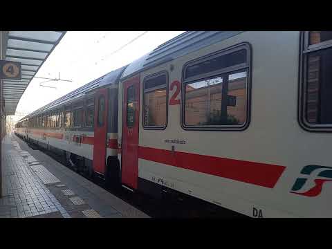 Arrivo e partenza IC 599 alla stazione di Parma