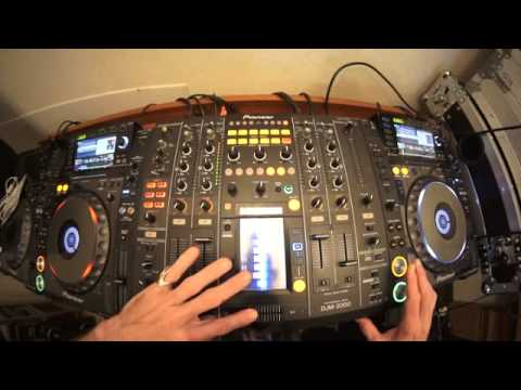 ADVANCED DJ MIXING TUTORIAL ON CUTTING TUNES IN TO THE MIX BY ELLASKINS THE DJ TUTOR