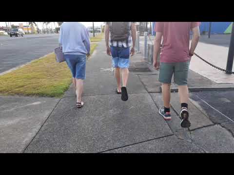 Caminhando até o Hungry Jack's às 7h em Cairns