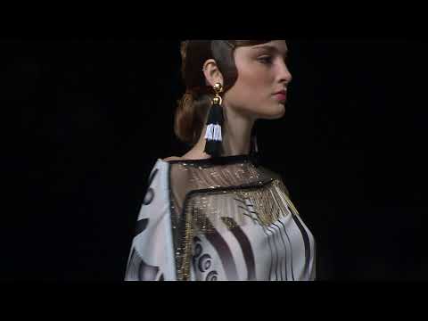 DESFILE DOLORES CORTÉS COLECCIÓN P/V 2019