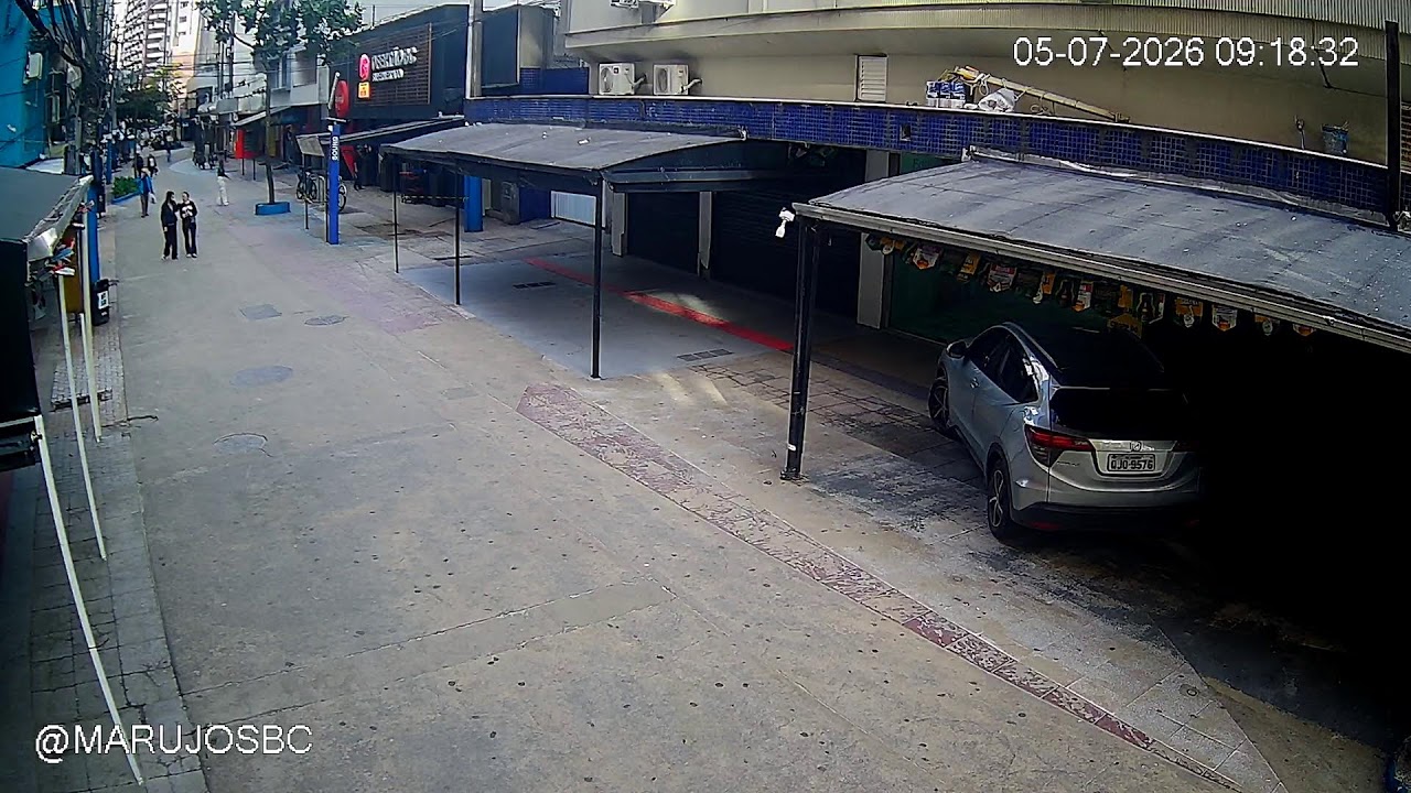 Live webcam view of Downtown Street Life in Balneário Camboriú