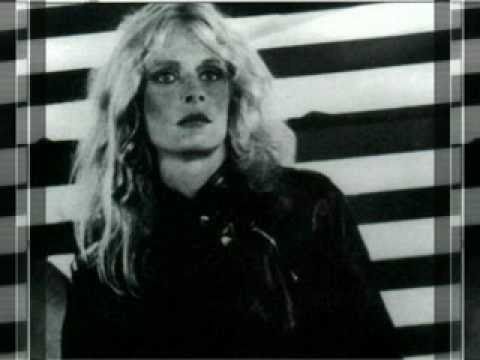 KIM CARNES [ LOVE HURTS]