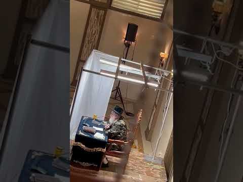 כ"ק אדמו"ר מוויזניץ שליט"א ביים אויפטרעטן פאר נשי וויזניץ אין ניו יארק