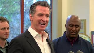 Gob. Newsom visita damnificados del Incendio Camp
