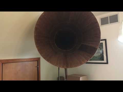 Love Is a Pow'rful Thing - Reggie Childs and His Orchestra - 1936