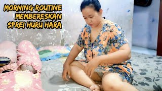 Download lagu Tidying Up and Reorganizing the Bed Sheets Left Over from Last Night's Riots - My Daily mp3