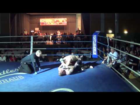 MMA Kampf beim Fight Club Zwickau 2014 - Mario Platz vs. Tim Richter