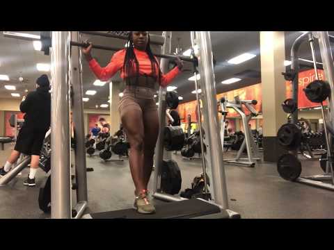 Wide stance v narrow stance squats on smith machine‼️(voiceover tips)