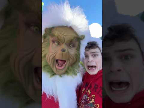 You’re an absolutely terrifying one, Mr. Grinch! #universalholidays @universalstudioshollywood