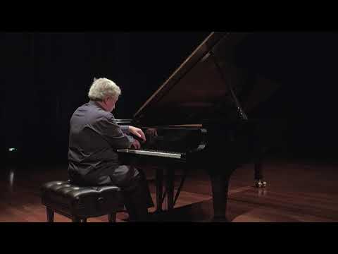 Villa-Lobos - A lenda do caboclo (Nelson Freire, piano)