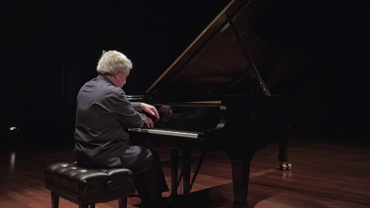 Villa-Lobos - A lenda do caboclo (Nelson Freire, piano)