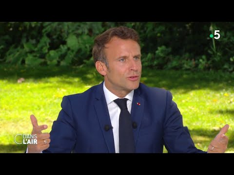 Retraites, travail... Macron ne lâche rien - Reportage #cdanslair 15.07.2022