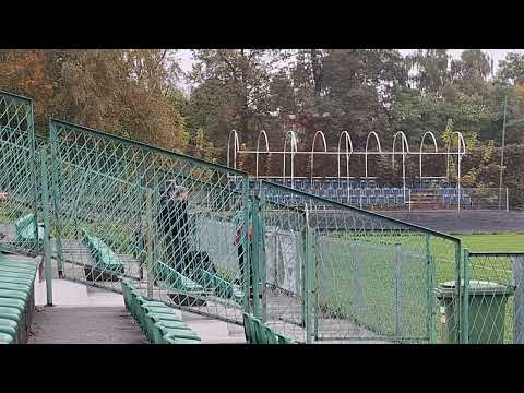 Kibice Zalchem Znicza Kłobuck na meczu w Częstochowie z Victoria Częstochowa.