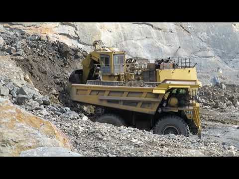 Demag H285 loading out overburden