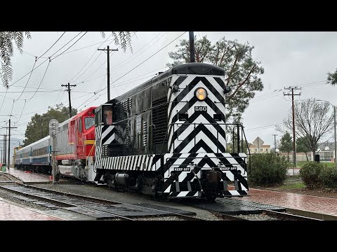 “Classic Duo” ATSF Fairbanks Morse 560 with ATSF 108 reverses on a test train with a Caboose at SCRM