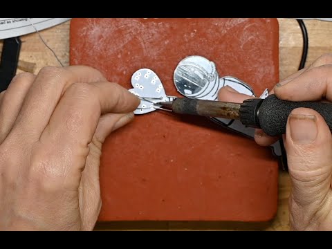 C.K. builds a rotating and LED Astronaut kit from Pemenol