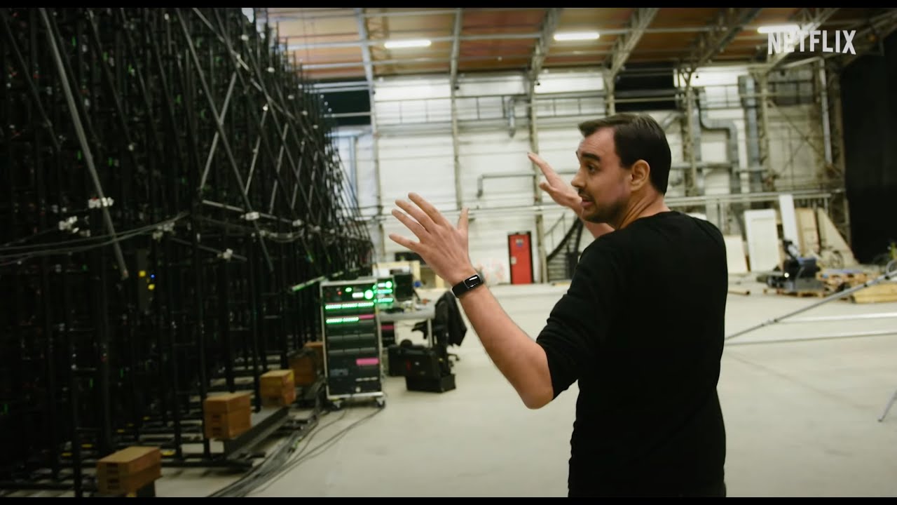 Behind the Scenes [Subtitled]