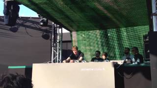 Daniel Avery mix Simian Mobile Disco & Bicep  - Sacrifice @ Solidays 2013