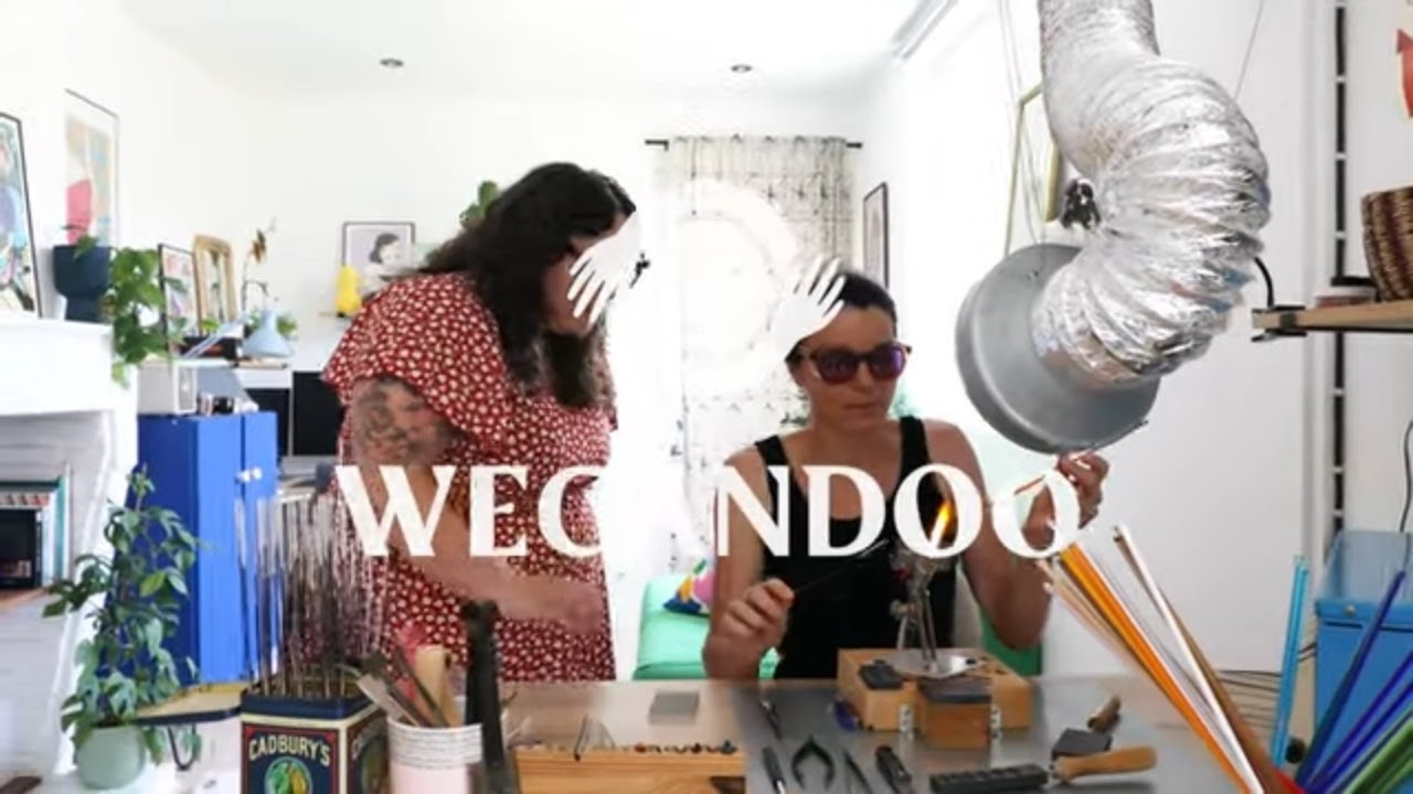 Initiez-vous au filage de verre en duo, accompagnés par Pauline - Vidéo