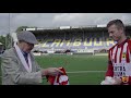 Hampie Bakker (88) ontvangt eerste uitshirt van Robert Mühren
