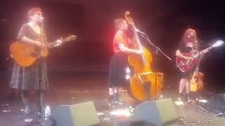 Iris Dement sings her song &quot;Mama&#39;s Opry&quot; at the Pablo Center in Eau Claire.