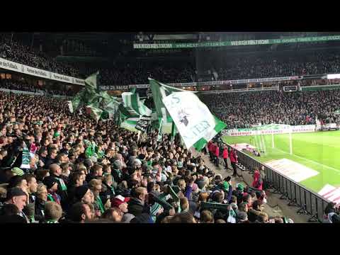 2018-10-28 SV Werder Bremen - Bayer 04 Leverkusen 2-6 - Einlauf der Mannschaften