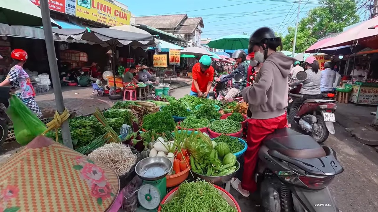 Very Busy Traditional Market in Ho Chi Minh City | Vietnam Walking Tour 4K