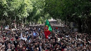 El 25 de abril pierde fuerza en Portugal: eurodiputados alertan del olvido entre los jóvenes