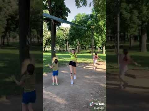 Sergej Pajić i Uki Q voze biciklo