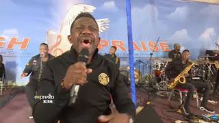 Rev Benjamin Dube performs &quot;He Keeps on Doing&quot;