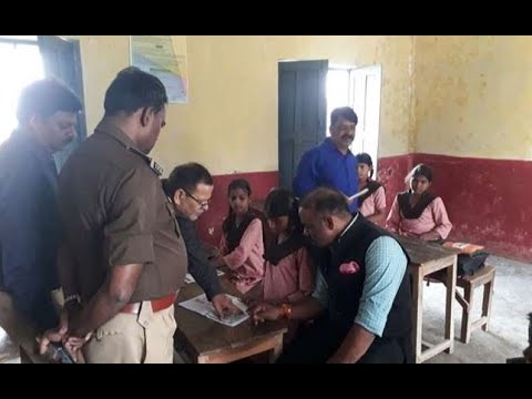 UP government basic school teacher fails to read english | OneIndia News