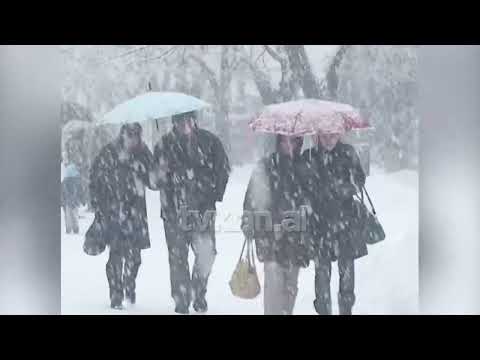 Rikthehen reshjet e dëborës në vend, shumë akse rrugore mbeten të bllokuara-(11 Shkurt 2012)