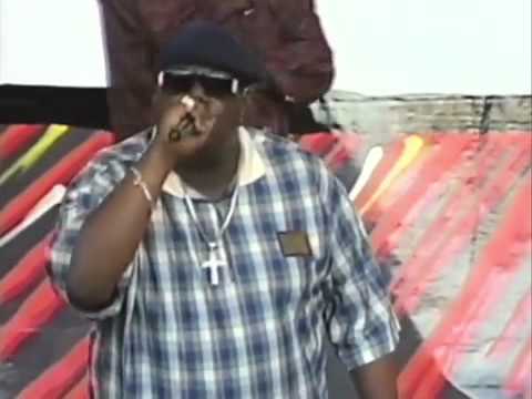 Video  Rare Footage Of The Week  Notorious B I G Throws A Bottle At His DJ For Messing Up!