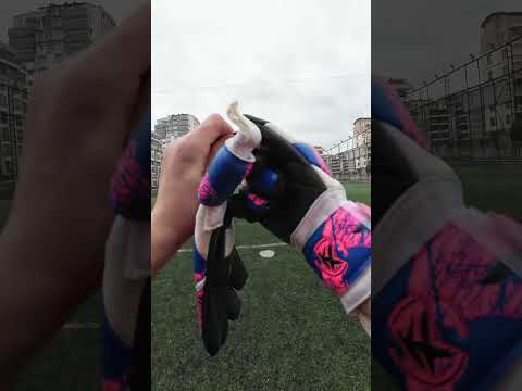 “Hocam, bana uygun eldiven yok…”Var. Hem de WOLF. 🧤⚡ #goalkeepergloves