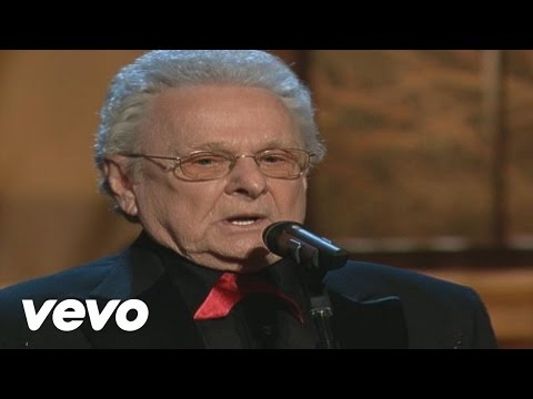 Ralph Stanley & The Clinch Mountain Boys - A Robin Built a Nest On Daddy's Grave [Live]