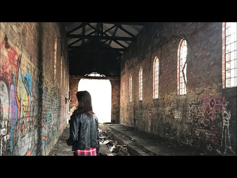 Exploring An Abandoned Train Station!