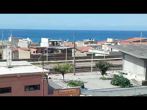 Incrocio fra IC notte 35905 con 301 minuti di ritardo e IC Sun 35544