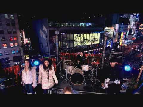Miley Cyrus New Years Eve 2008 Time Square (HQ)